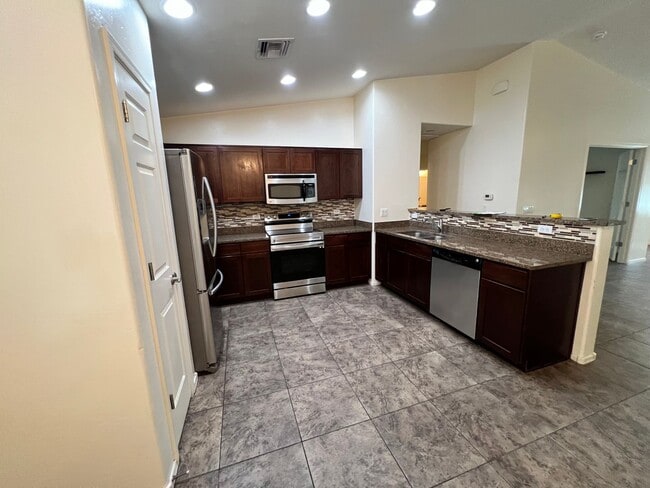 Building Photo - 4137 E Shadow Branch Dr