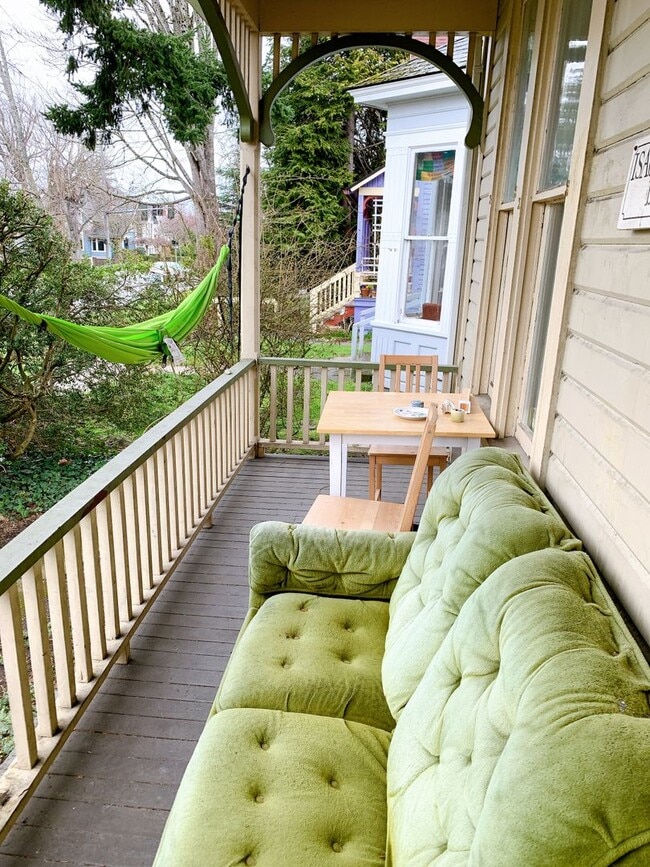 Building Photo - PRELEASE FOR JULY: 5 bdrm/2 bath near WWU and Downtown!