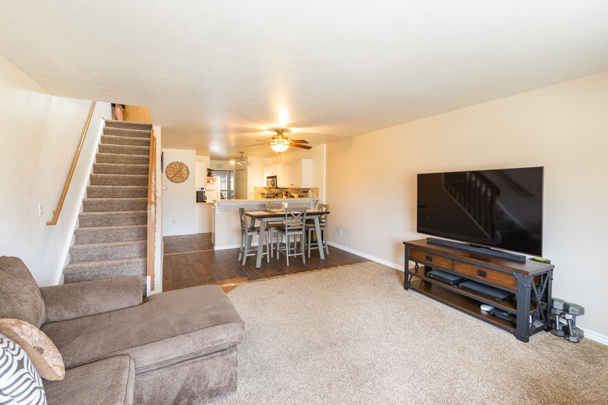 Building Photo - 11530 W 70th Plz