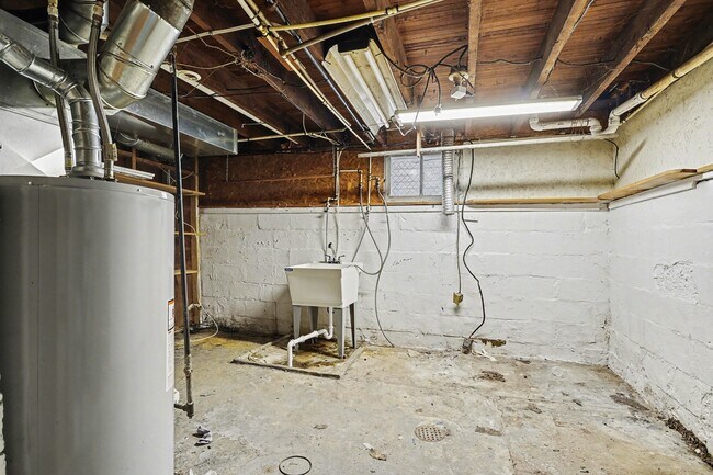 Building Photo - 530 Liberty St