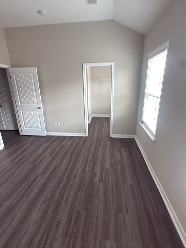 Building Photo - 654 Pippin Dr