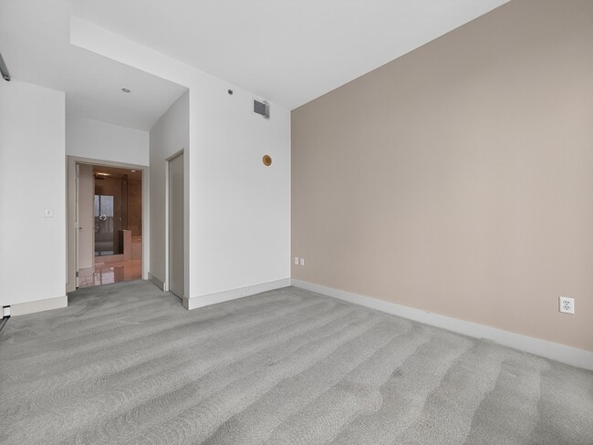 Building Photo - 737 Olive Wy