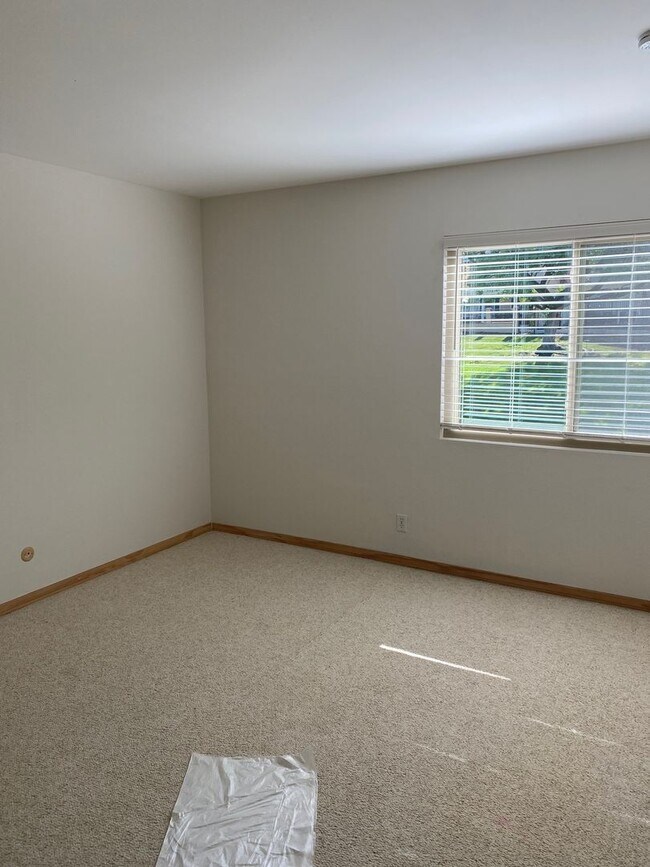 Building Photo - 5648 Slicers Cir