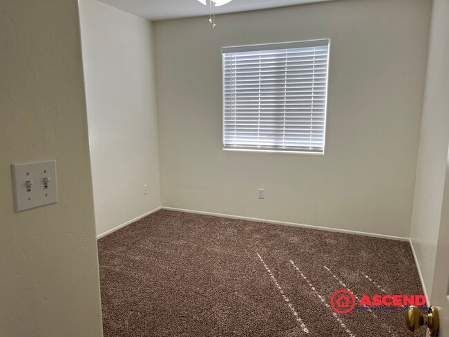 Building Photo - MOVE IN SPECIAL $500 OFF FIRST MONTH RENT! Lovely Home In Southwest Bakersfield!