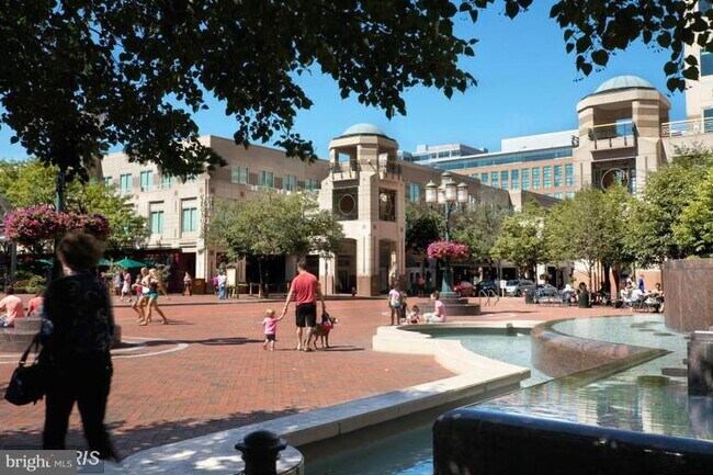 Building Photo - 1785 Jonathan Way