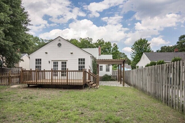 Building Photo - Gorgeous 3 Bedroom 2 Bath in Popular Parki...