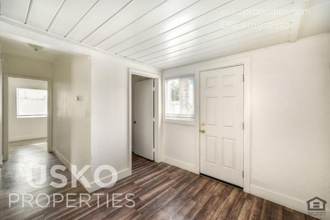 Building Photo - "Charming 2-Bedroom Duplex on Mendocino Bl...
