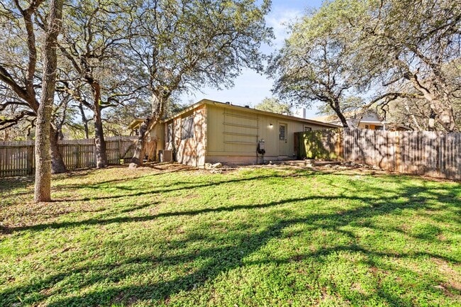 Building Photo - 9807 Hundred Oaks Cir