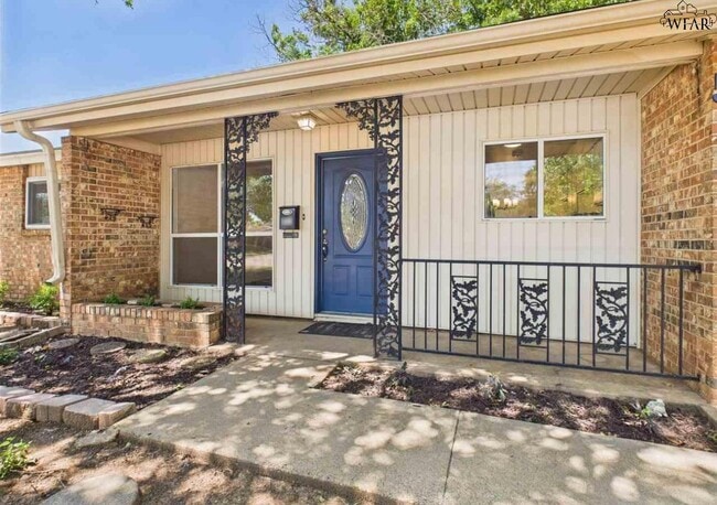 Building Photo - 5120 Parklane Dr