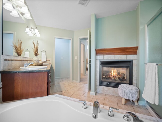 Building Photo - Dream Home At Shelley Lake