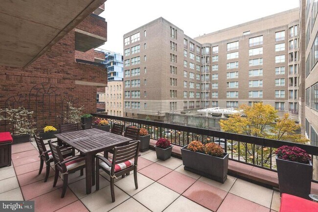 Building Photo - 1140 23rd St NW