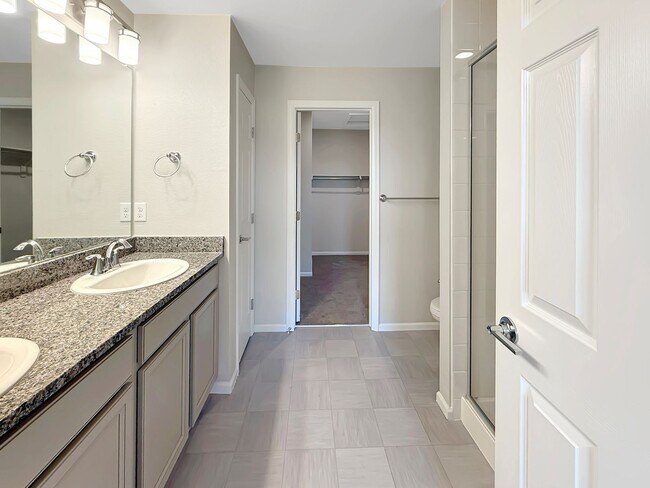 Building Photo - $0 DEPOSIT OPTION. BRIGHT AND SPACIOUS 3-B...