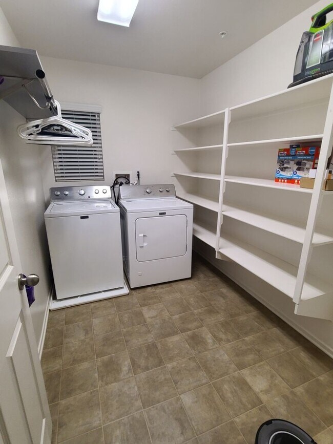 Building Photo - Beaumont 4 bedroom home ($0 monthly electric bill)