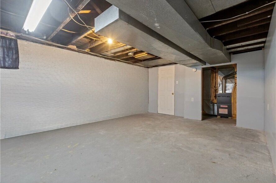 Building Photo - 215 N Mercer Ave