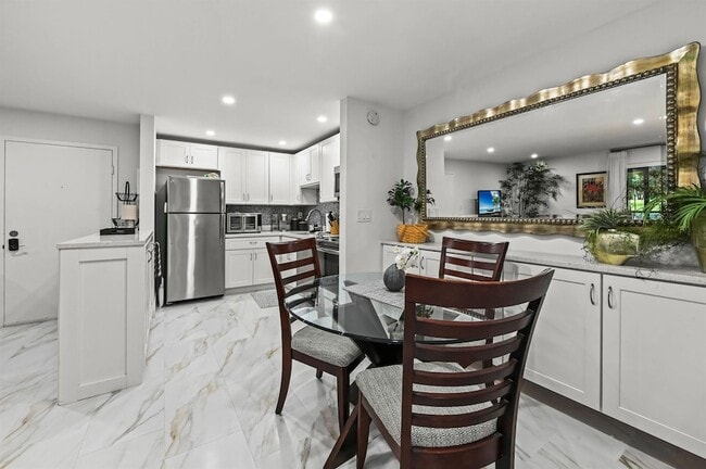 Building Photo - 15449 Lakes of Delray Blvd