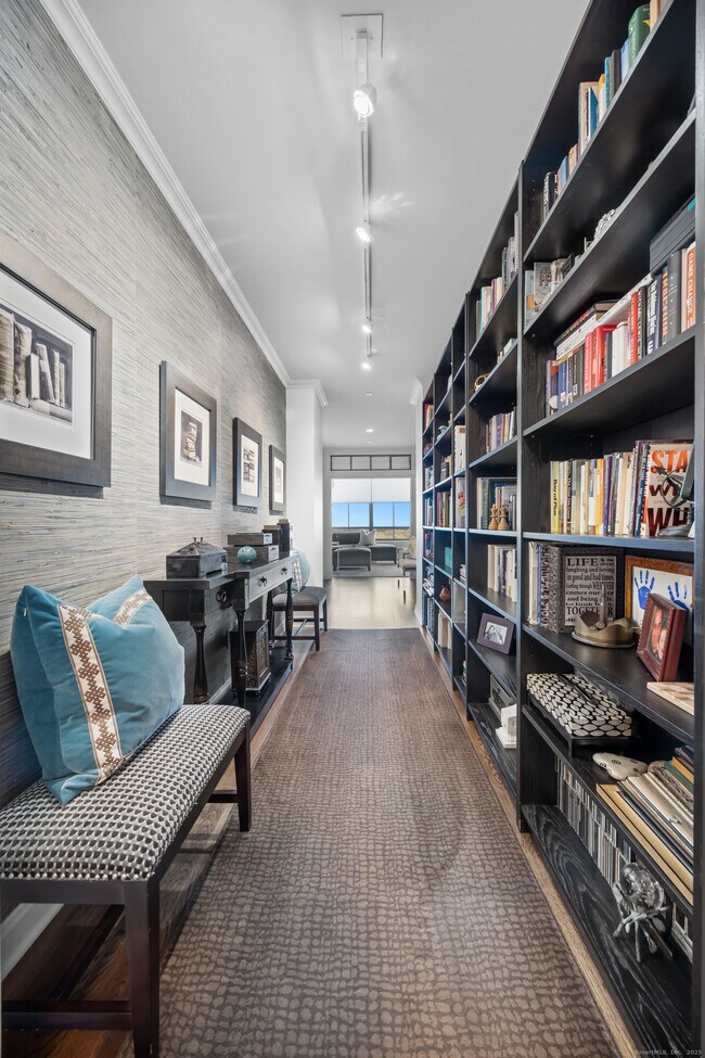 Building Photo - 100 Parrott Drive