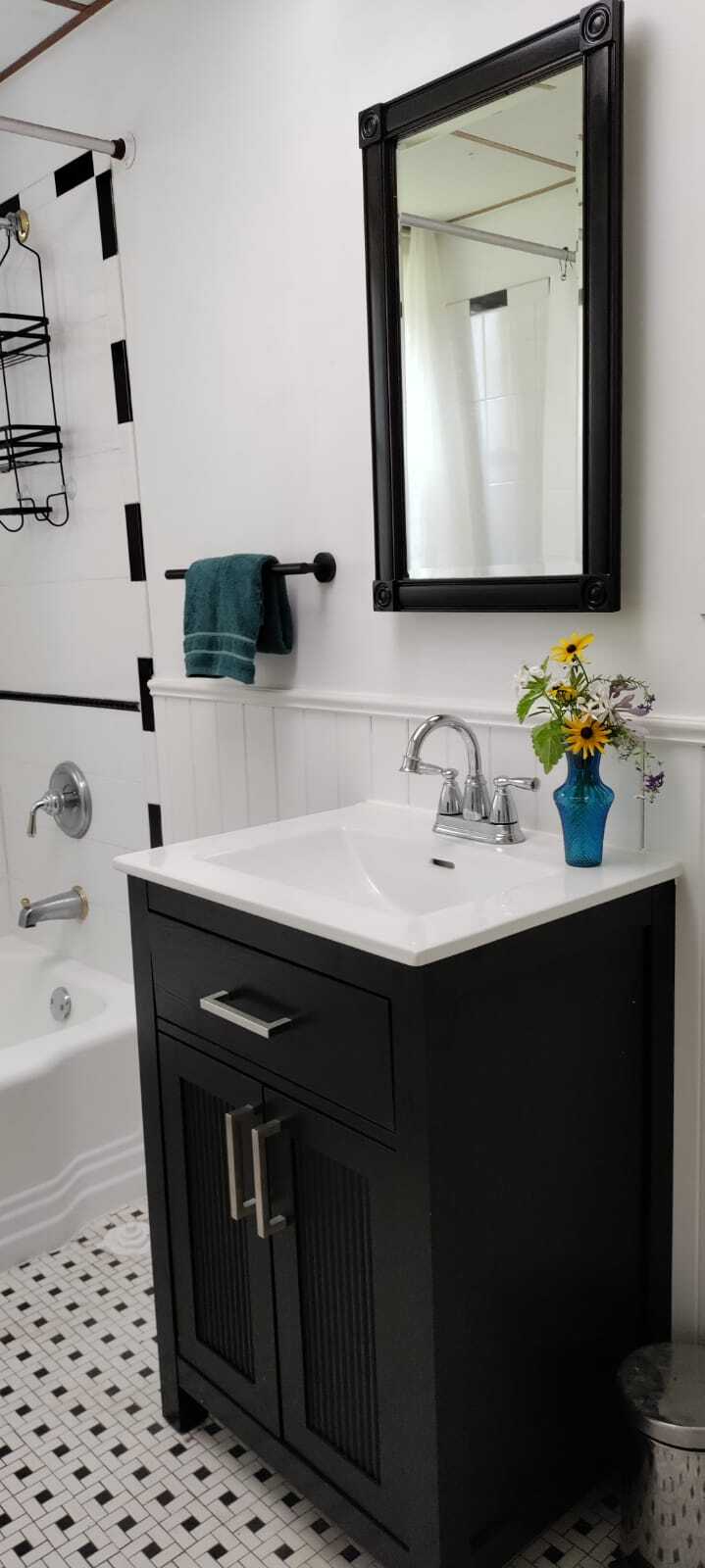 Bathroom - view 3 - 531 S Lombard Ave