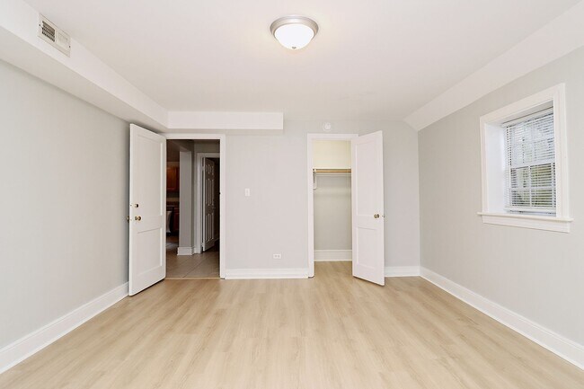 Building Photo - Spacious Fry's Spring Basement Apartment