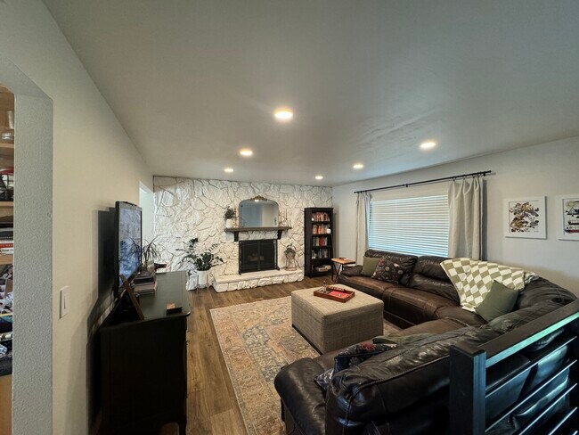 Living room, upstairs - 8717 S Royal Crest Dr