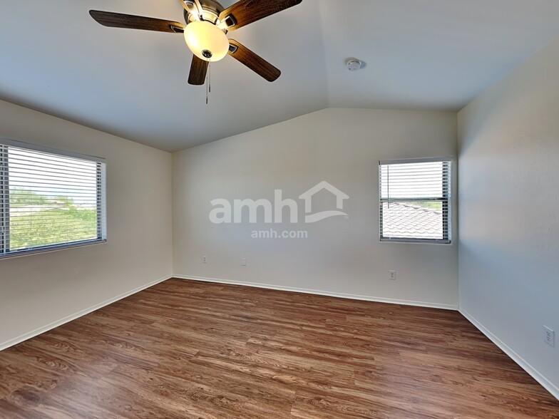 Building Photo - 6613 E Gehrig Ln