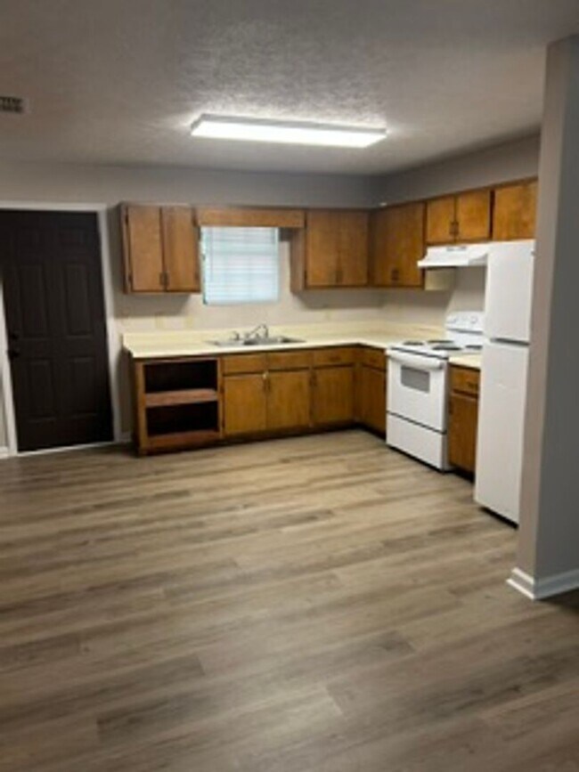 Building Photo - 216 Maryland Dr