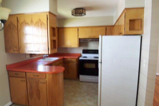 Building Photo - UNIVERSITY MID CENTURY