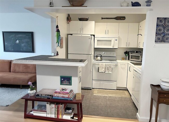 Building Photo - 1400 NE 54th St