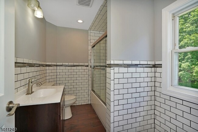 Building Photo - 619 S Main St