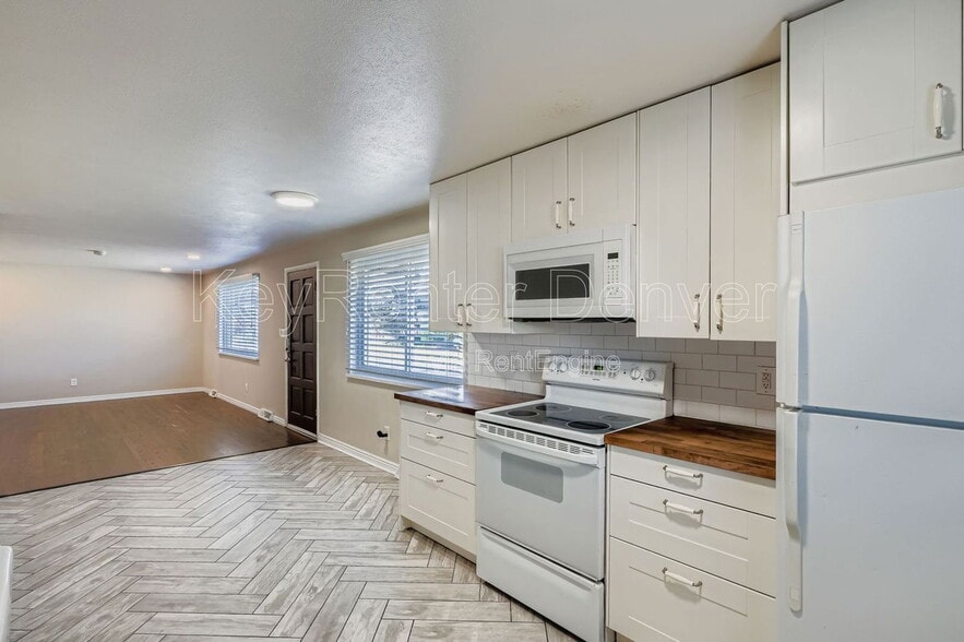 Building Photo - 6020 Wolff St