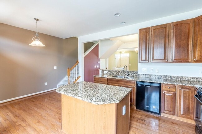 Building Photo - 2042 Lockwood Dr