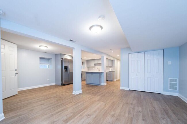 Building Photo - 1 bedroom in Chicago IL 60640