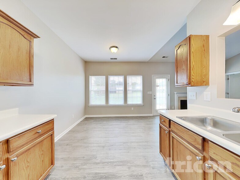 Building Photo - 110 Newport Dr