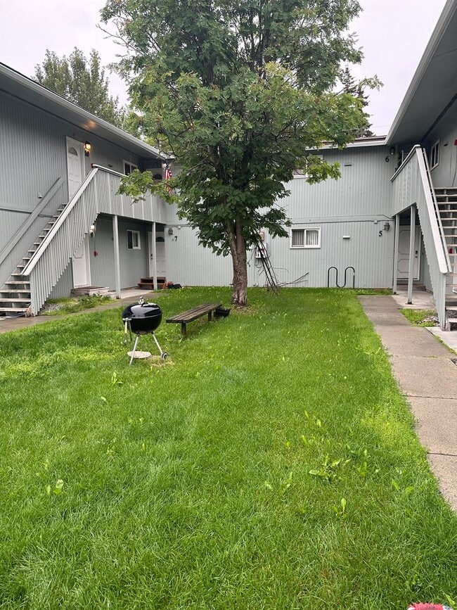 Building Photo - 1 BR/1 B near shopping center, UMED, and the Military base JBER.