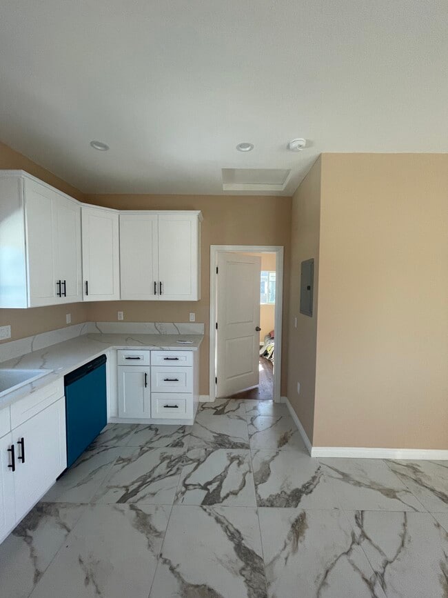 Building Photo - 7642 Etiwanda Ave