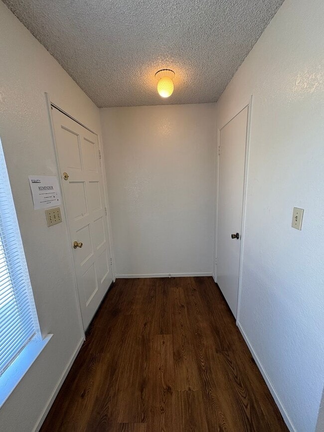Building Photo - 3708