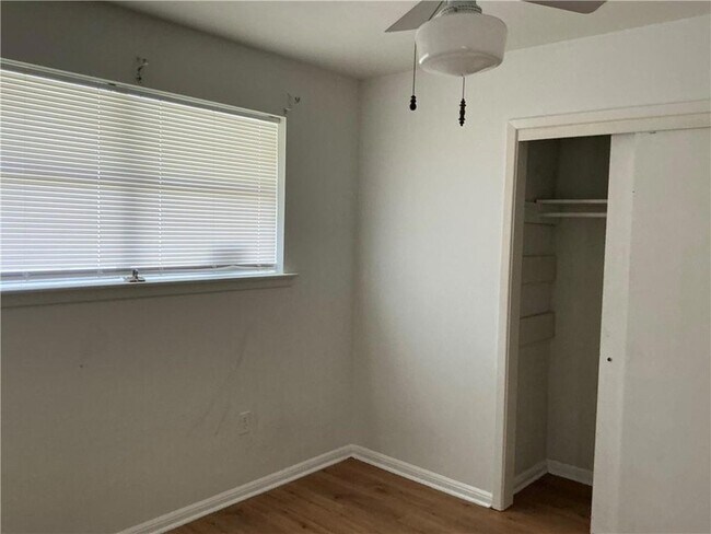 Building Photo - 5008 Academy Dr