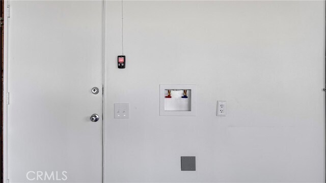 Building Photo - 1152 W Wakefield Ave