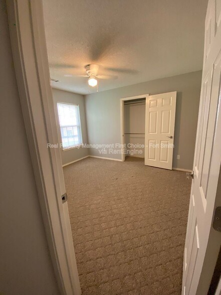 Building Photo - 1475 E Gate Dr