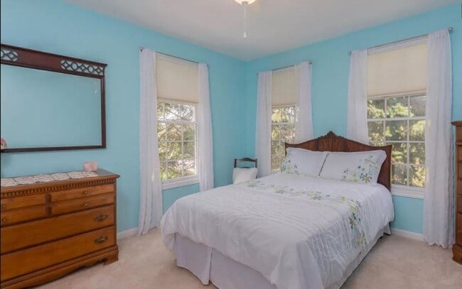 Building Photo - Beautiful large 4 bedroom Home