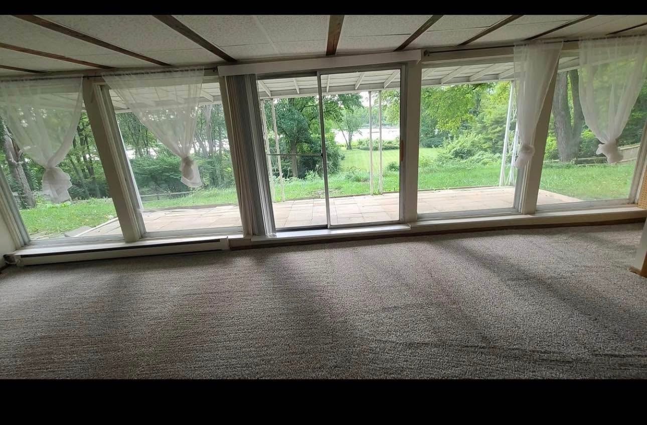 Building Photo - 6015 N River Rd