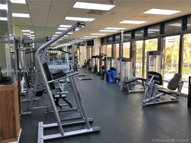 Building Photo - 1450 Brickell Bay Dr