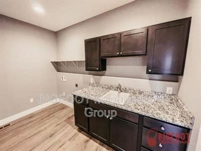 Building Photo - 3995 Lucas Ct