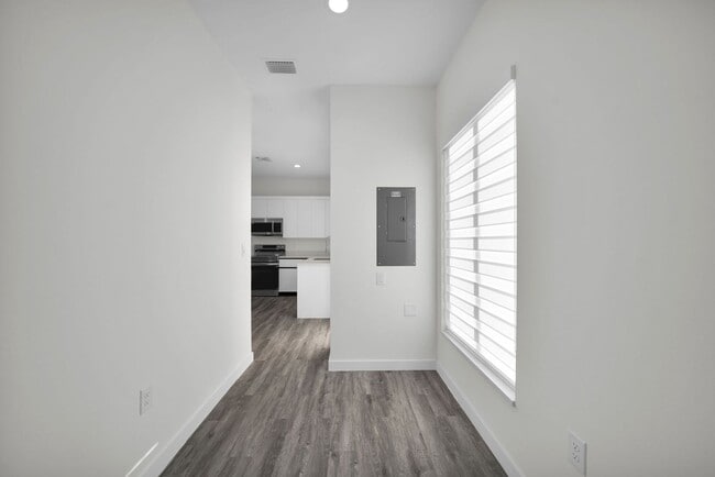 Building Photo - 4502 Orchid Blvd