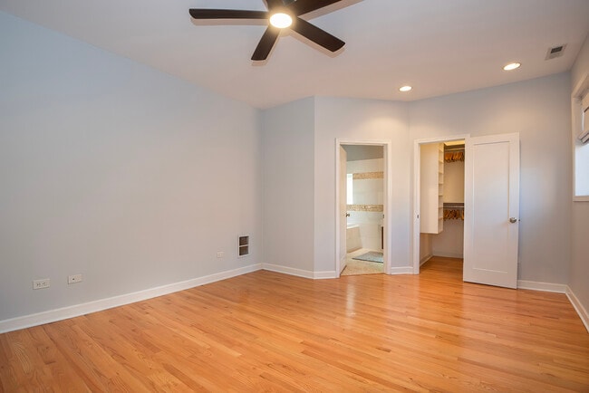 Building Photo - 1216 E Hyde Park Blvd