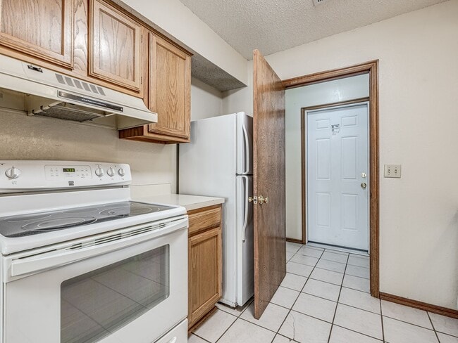 Building Photo - Charming 2 bed 2 bath duplex in Norman