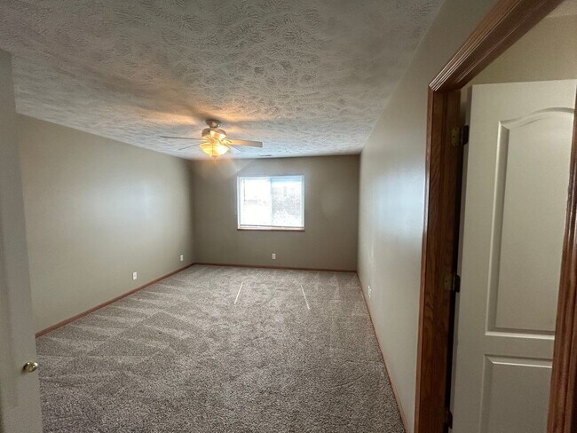 Building Photo - 6630 Shadow Pines Dr