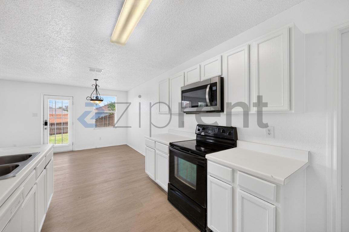 Building Photo - Unit