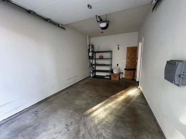 Building Photo - 6642 SE 16th Ave