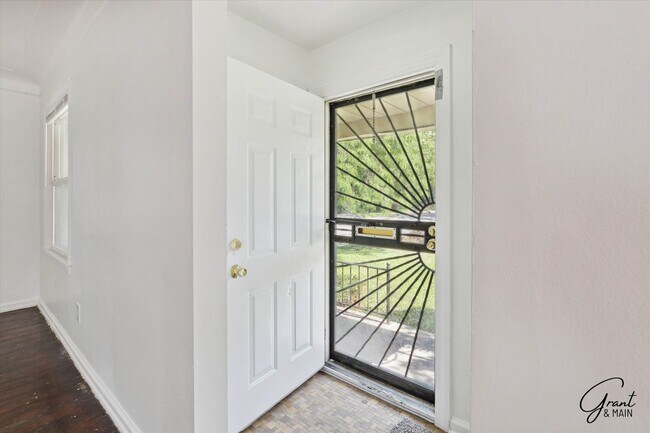 Building Photo - $1,250/month - 3 Bed 1 Bath Single Family Home in Detroit