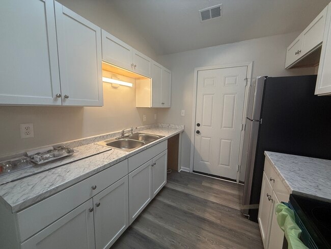 Building Photo - 2809 Baybrook Rd